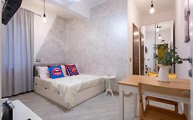 Stanza Comoda E Silenziosa Con Bagno Privato E Area Lavoro E Relax